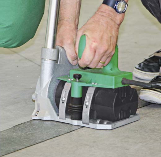 Step 2: Inserting the welding rod with the UNIFLOOR E hot-air welding machine.