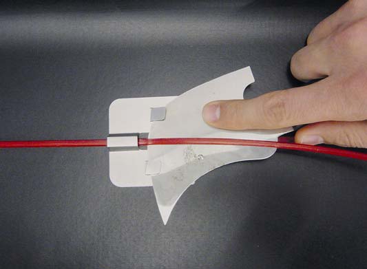 Step 3: “Pulling out” the inserted welding rod with trimmer and spatula.