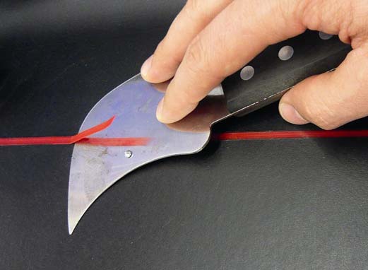 Step 4: “Planing” the projecting welding rod with the spatula.