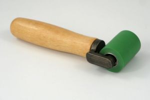 140.160 - 40mm pressure roller, green silicone with sealed ball bearing